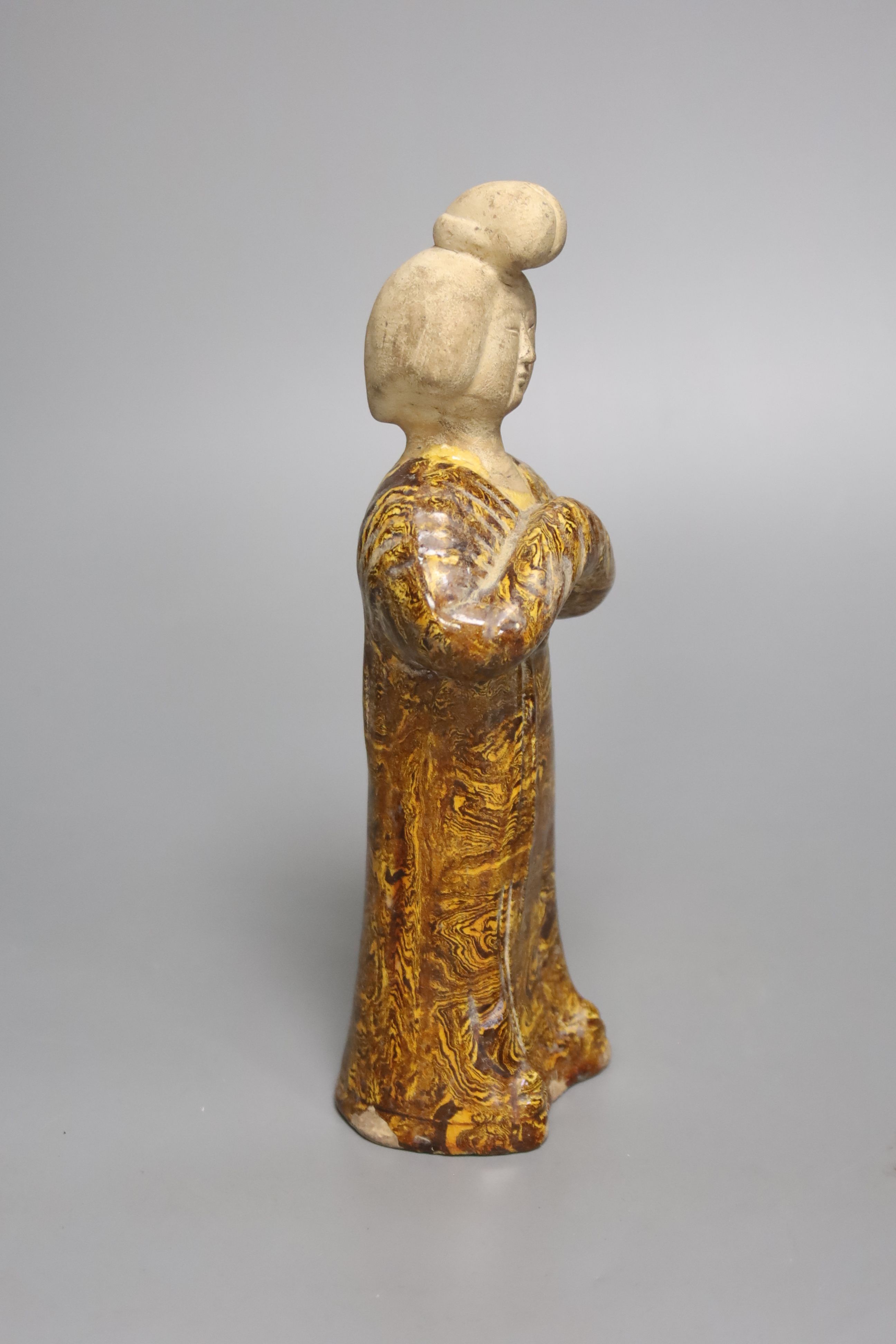A standing pottery figure of an aristocratic Chinese lady, rare marbled clay, Tang dynasty or later, 20cm high